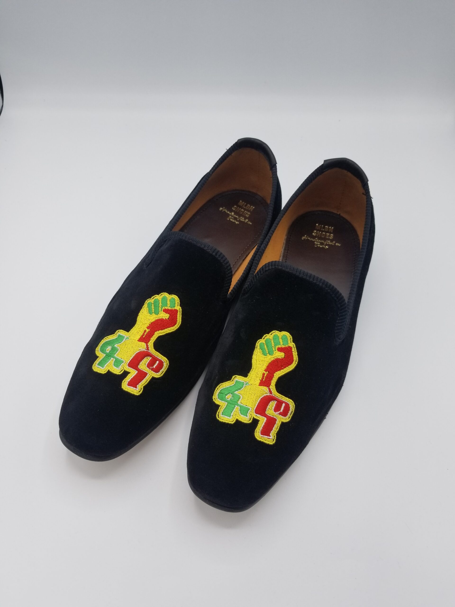 Mens Embroidered Shoe 4